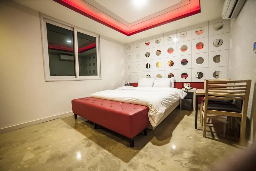Hotel Oz Oncheonjang 釜山広域市 3*,