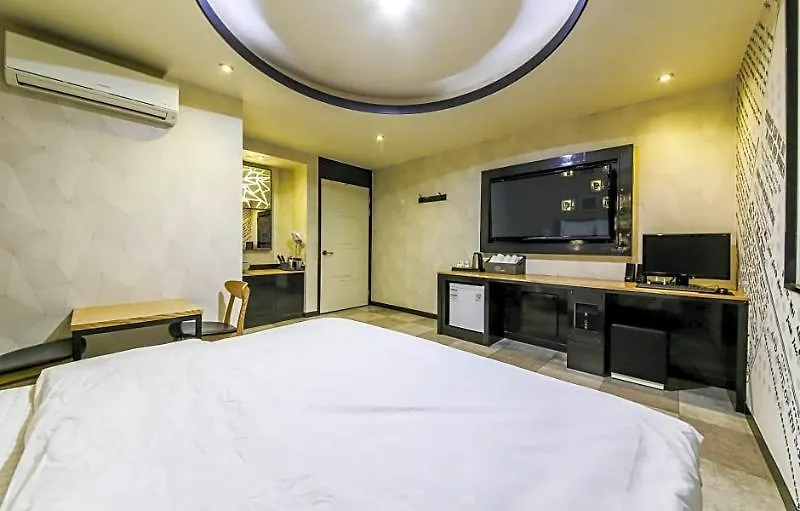 Hotel Oz Oncheonjang 釜山広域市 3*,